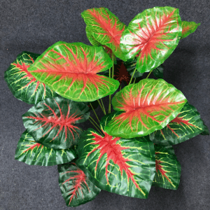 Planta artificial roja alocasia